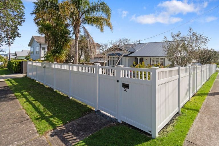 Photo of property in 38 Aramoana Avenue, Devonport, Auckland, 0624
