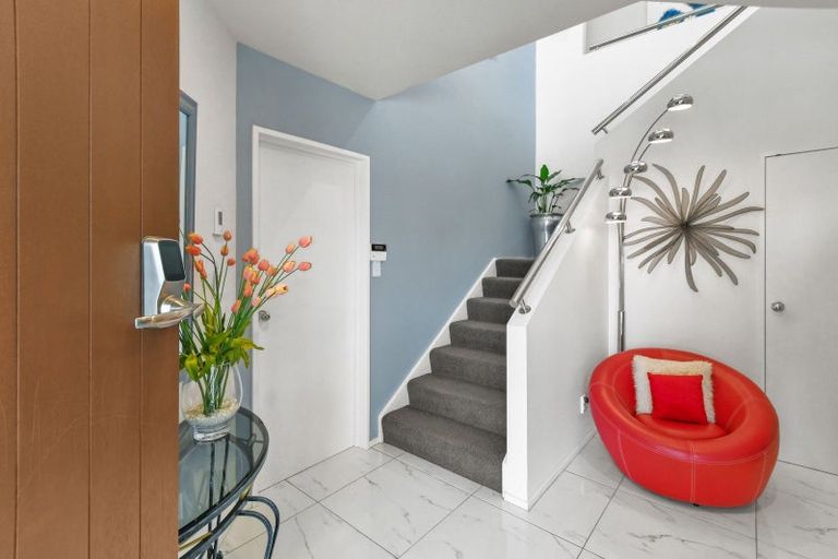 Photo of property in 6 Ribbonwood Crescent, Goodwood Heights, Auckland, 2105