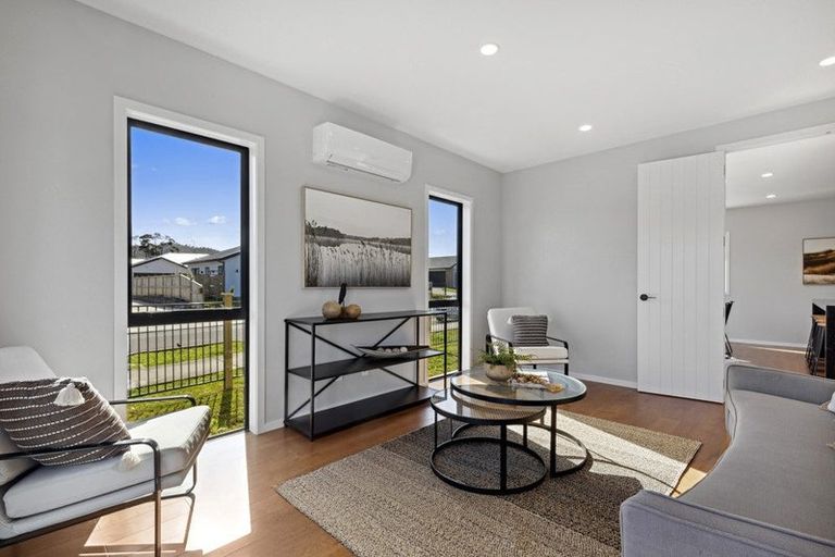 Photo of property in 11 Lewis Younie Road, Kumeu, 0810