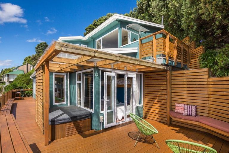 Photo of property in 14a Trevor Terrace, Paremata, Porirua, 5024