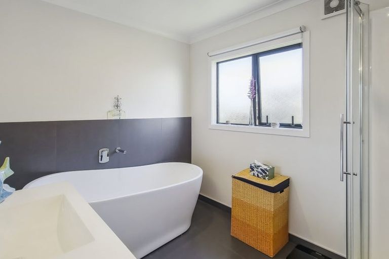 Photo of property in 10 Pohatu Lane, Otaki, 5512