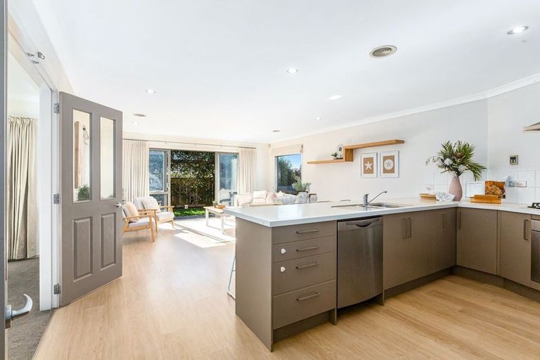 Photo of property in 5 Tongariro Drive, Aotea, Porirua, 5024