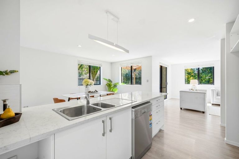 Photo of property in 132a Lynwood Road, New Lynn, Auckland, 0600