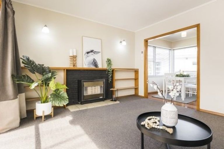 Photo of property in 10 Catlins Crescent, Milson, Palmerston North, 4414