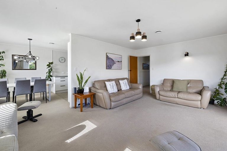 Photo of property in 24 Manu Crescent, Upper Vogeltown, New Plymouth, 4310