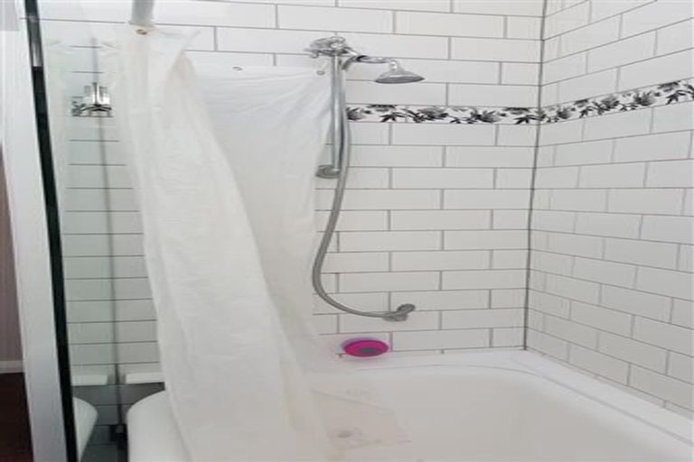 Photo of property in 17 Patanga Crescent, Thorndon, Wellington, 6011