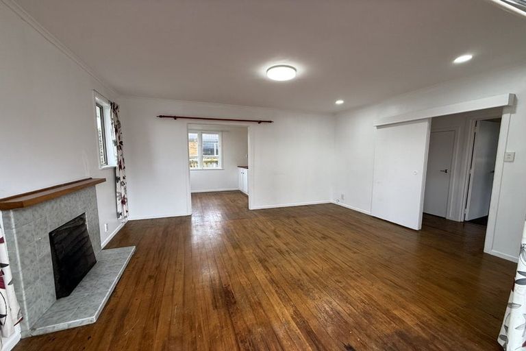 Photo of property in 39 Vera Road, Te Atatu South, Auckland, 0610
