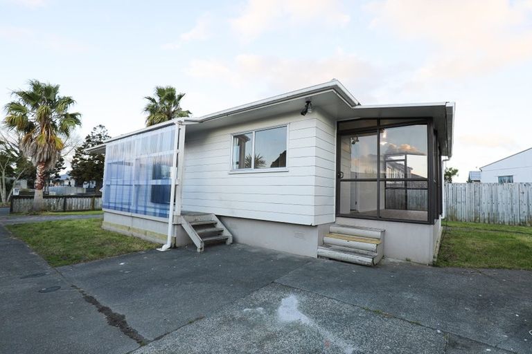 Photo of property in 6 Balwyn Place, Clendon Park, Auckland, 2103