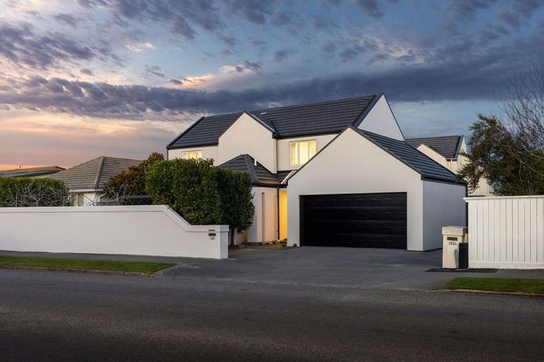 Photo of property in 152 Avonhead Road, Avonhead, Christchurch, 8042