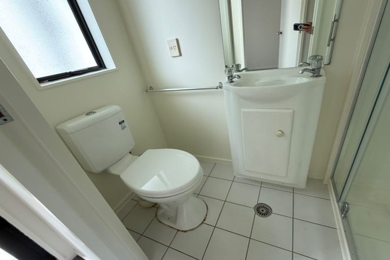 Photo of property in Lynn Park Terrace, 10/12 Ambrico Place, New Lynn, Auckland, 0600