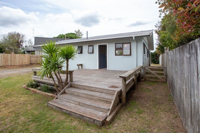 Photo of property in 309 Linton Crescent, Whangamata, 3620