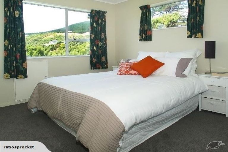 Photo of property in 4 South Street, Tawa, Wellington, 5028
