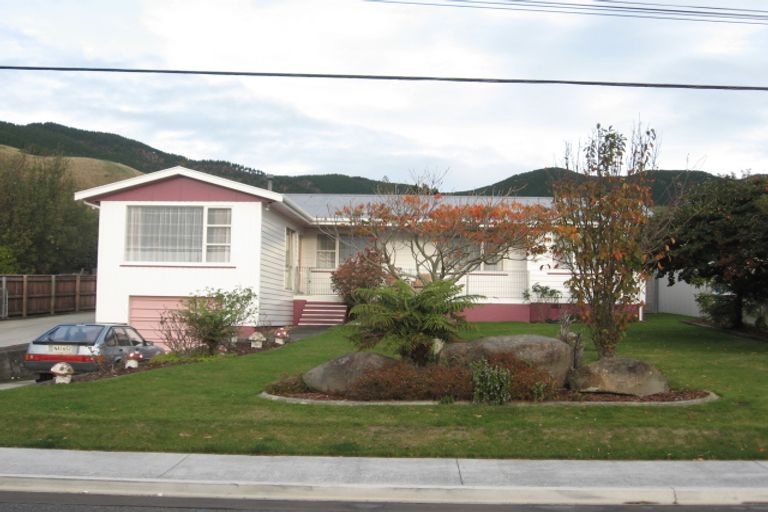 Photo of property in 1 Kaitawa Crescent, Paraparaumu, 5032