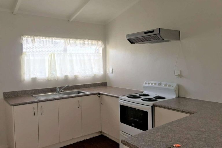 Photo of property in 72 Vodanovich Road, Te Atatu South, Auckland, 0610