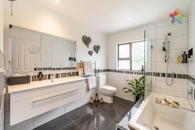 Photo of property in 18 Jacaranda Grove, Maungaraki, Lower Hutt, 5010