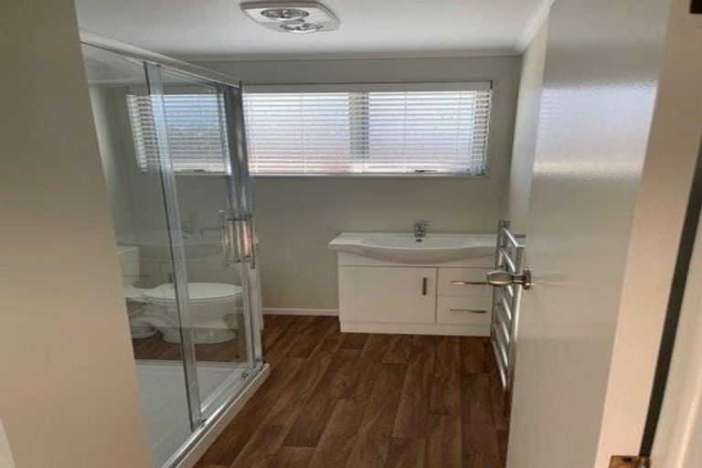 Photo of property in 1a Saint Vincent Way, Waikanae, 5036