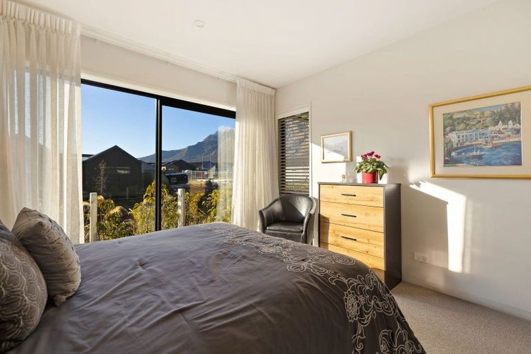 Photo of property in 12 Chapman Way, Jacks Point, 9371