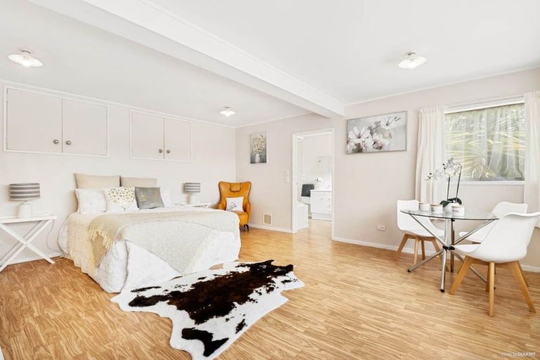 Photo of property in 6 Malters Place, Browns Bay, Auckland, 0630