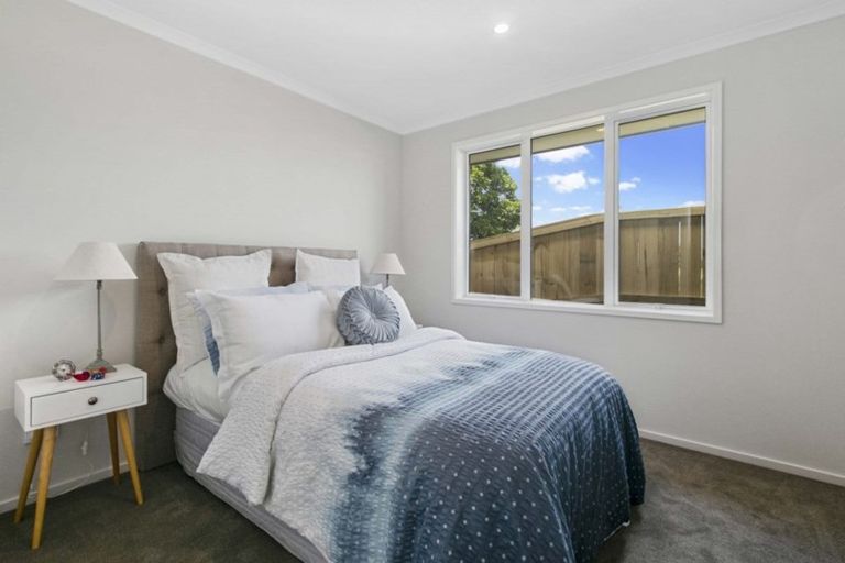 Photo of property in 8 Waituarua Drive, Takanini, 2112