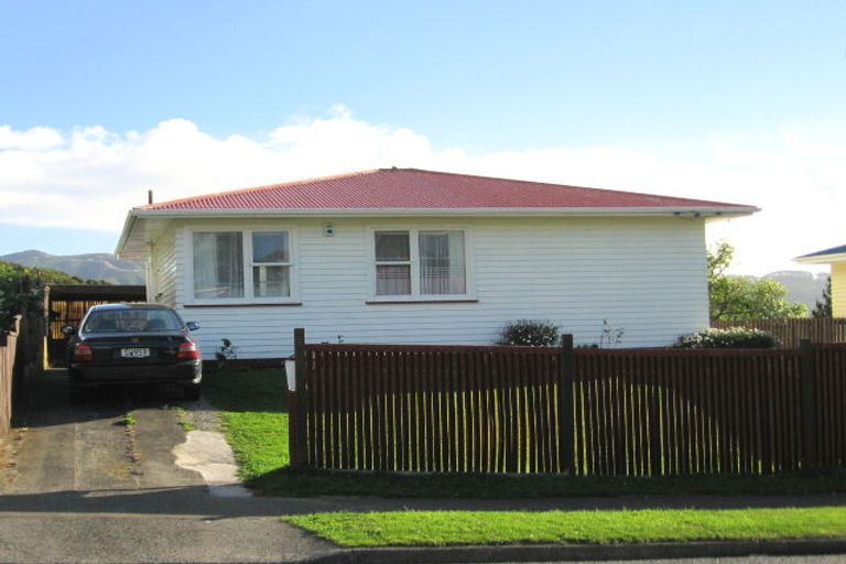 Photo of property in 90 Sievers Grove, Cannons Creek, Porirua, 5024
