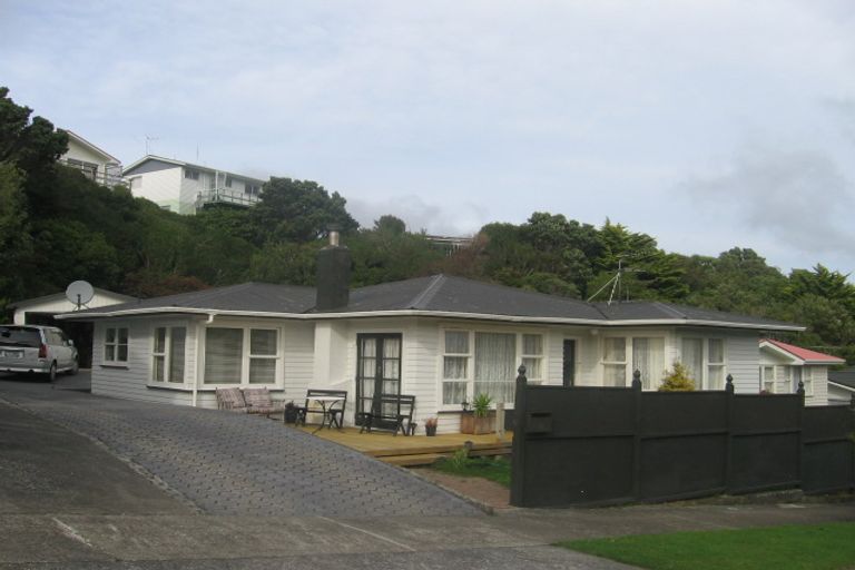 Photo of property in 4 Barberry Grove, Maungaraki, Lower Hutt, 5010