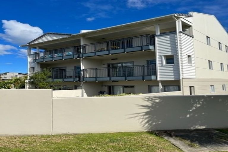 Photo of property in 13c/71 Spencer Road, Oteha, Auckland, 0632