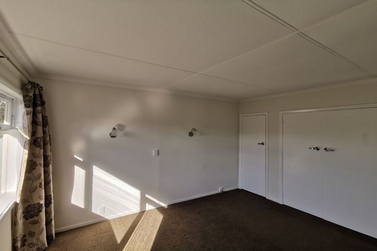 Photo of property in 4a Thurleigh Grove, Karori, Wellington, 6012