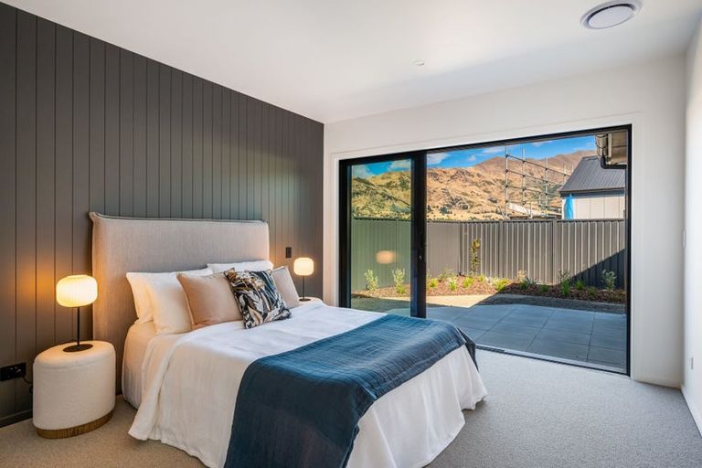 Photo of property in 6 Simpson Crescent, Wanaka, 9305
