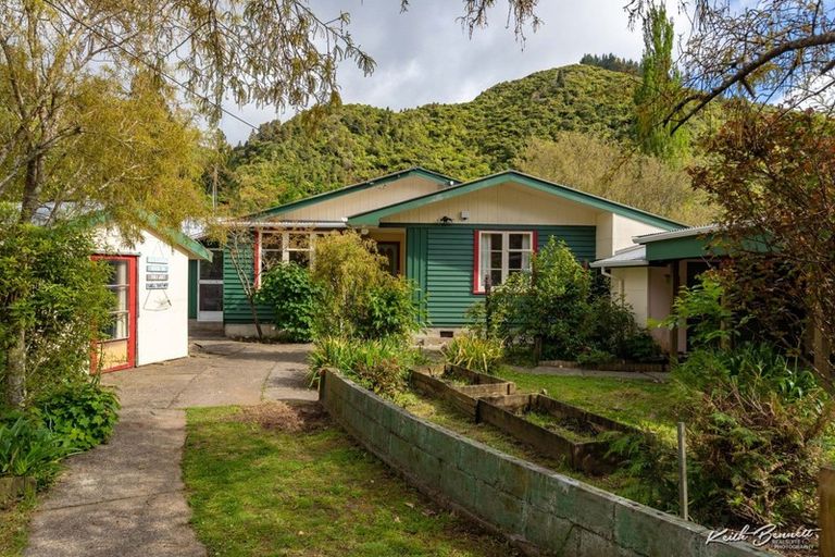 Photo of property in 16 Black Beech Street, Birchville, Upper Hutt, 5018