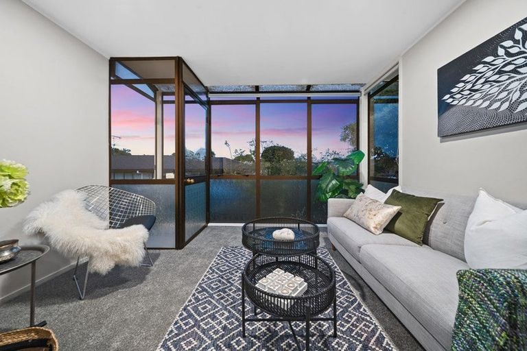 Photo of property in 6 Youngs Road, Papakura, 2110