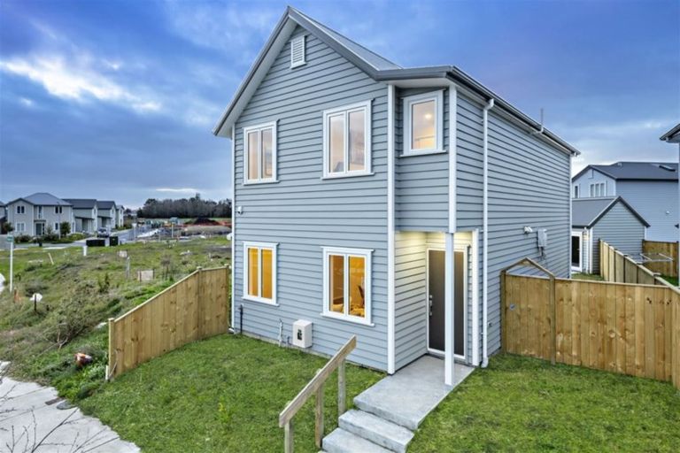 Photo of property in 8 Warbler Crescent, Papakura, 2110