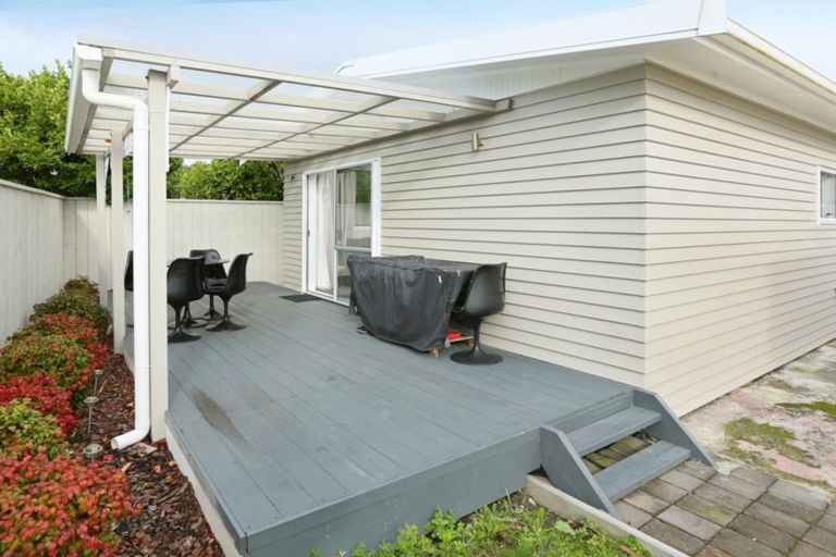 Photo of property in 3 Glen Marine Parade, Glendene, Auckland, 0602