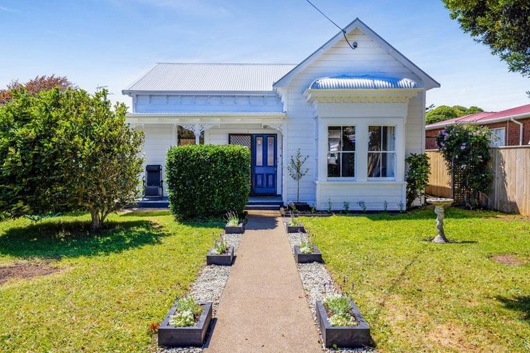 Photo of property in 67 Govett Avenue, Frankleigh Park, New Plymouth, 4310