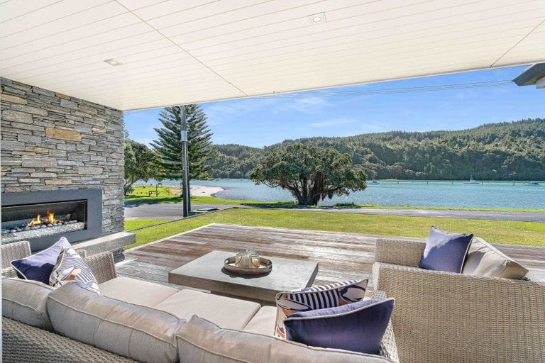 Photo of property in 209 Beach Road, Whangamata, 3620