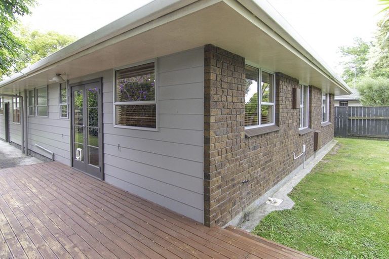 Photo of property in 8a Earl Place, Hokowhitu, Palmerston North, 4410