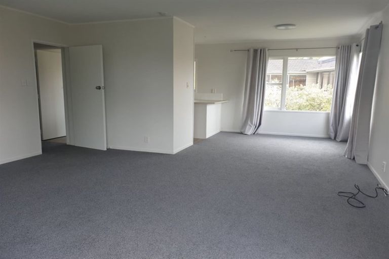 Photo of property in 73 Ravenwood Drive, Forrest Hill, Auckland, 0620