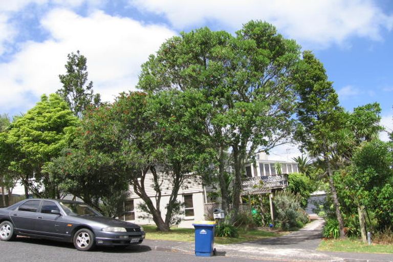 Photo of property in 8 Gatman Street, Birkdale, Auckland, 0626