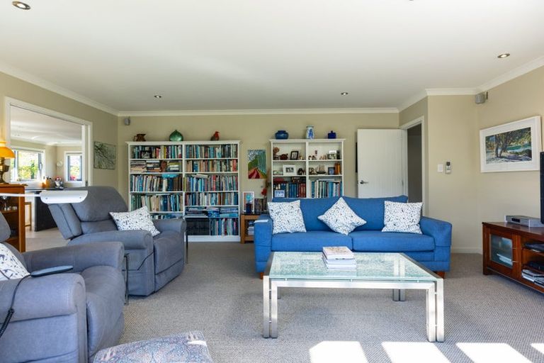 Photo of property in 6 Weka Place, Picton, 7220