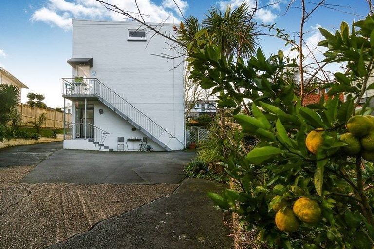 Photo of property in 2/27 Piccadilly Place, Kohimarama, Auckland, 1071