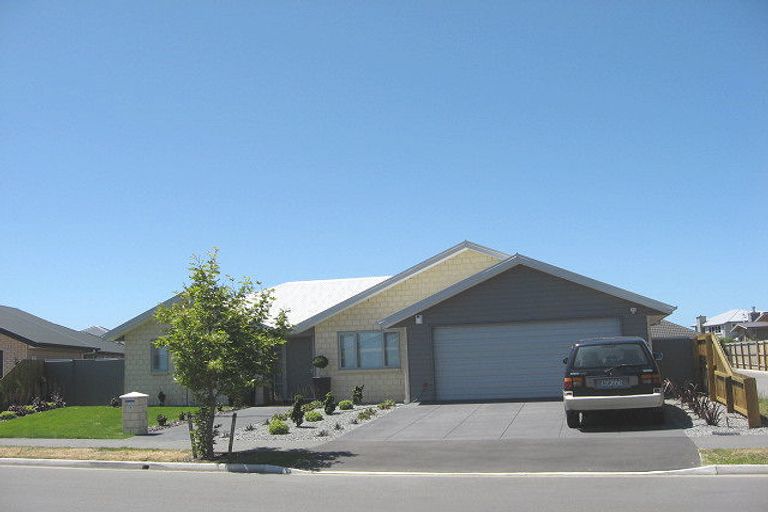 Photo of property in 17 Pohutukawa Crescent, Parklands, Christchurch, 8083