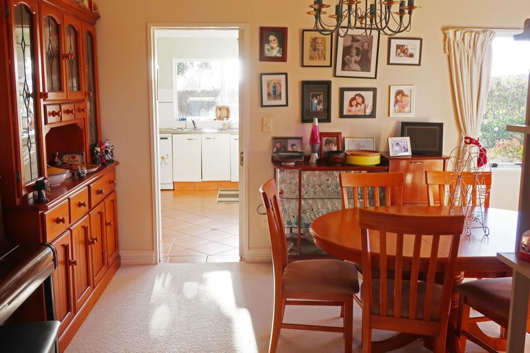 Photo of property in 21 Chippewa Place, Conifer Grove, Takanini, 2112