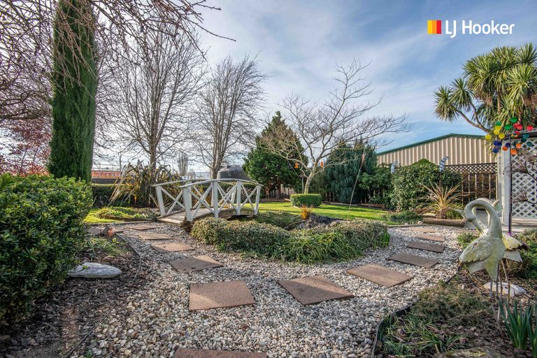 Photo of property in 7 North Foreland Street, Waihola, Milton, 9073