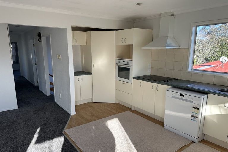 Photo of property in 19 St Catherine Crescent, West Harbour, Auckland, 0618