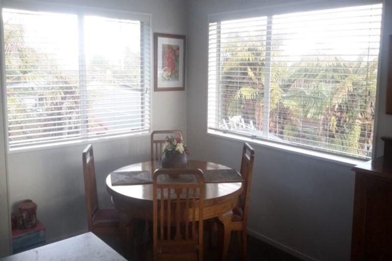 Photo of property in 3a Leo Place, Kawaha Point, Rotorua, 3010