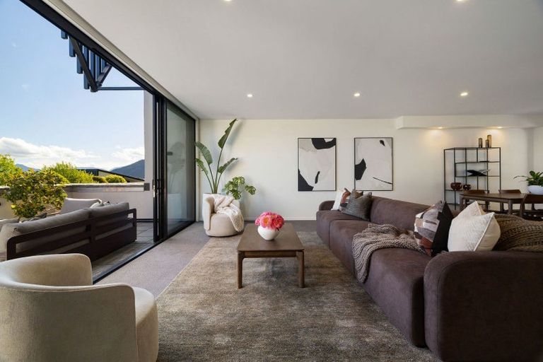 Photo of property in 14 Vancouver Drive, Queenstown, 9300