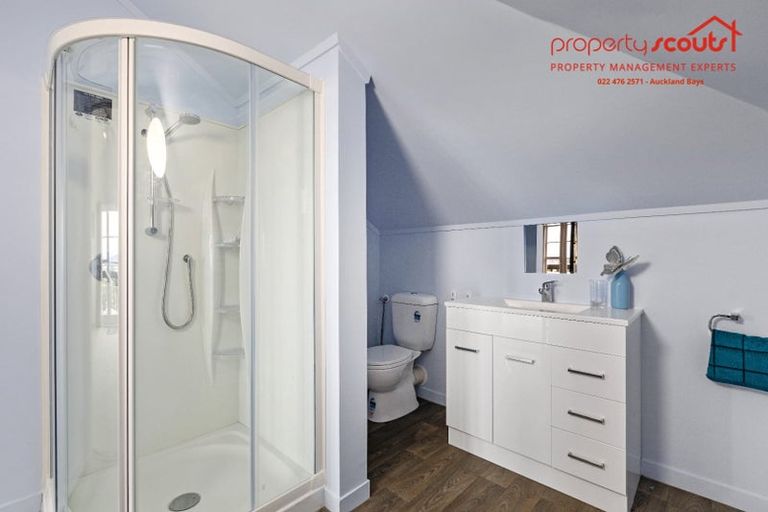 Photo of property in 2/537 Glenfield Road, Glenfield, Auckland, 0629