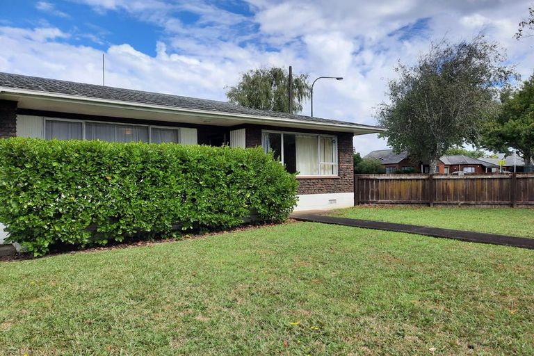 Photo of property in 1/468 Swanson Road, Ranui, Auckland, 0612