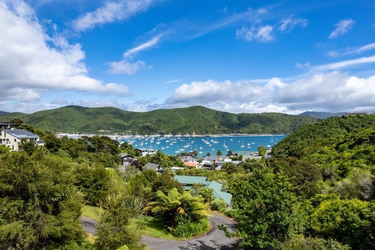 Photo of property in 24 Amelia Crescent, Waikawa, Picton, 7220