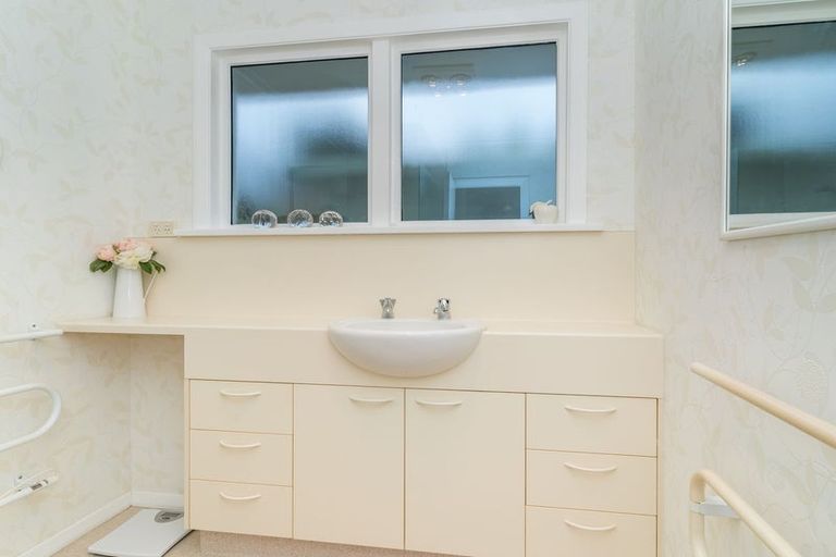 Photo of property in 21 Honeystone Street, Helensburgh, Dunedin, 9010