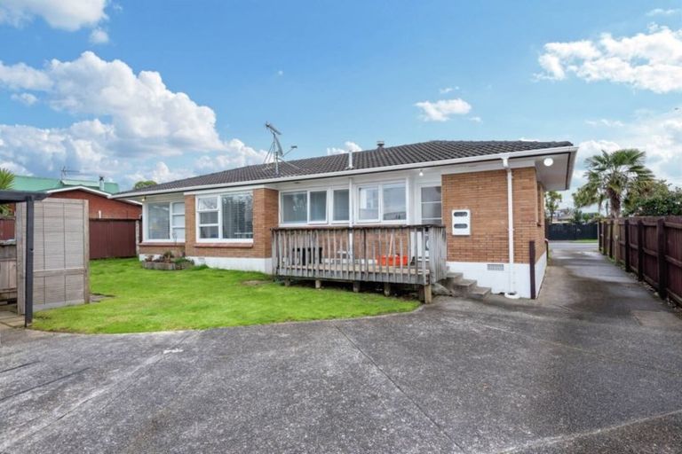 Photo of property in 100 Botany Road, Botany Downs, Auckland, 2010